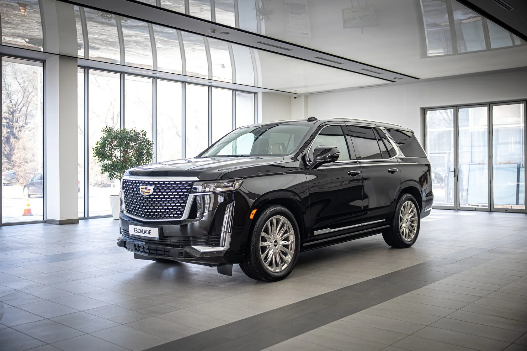 Новый автомобиль Cadillac Escalade 2023 года от 70 000 000 тенге из салона в Казахстане - фото 3