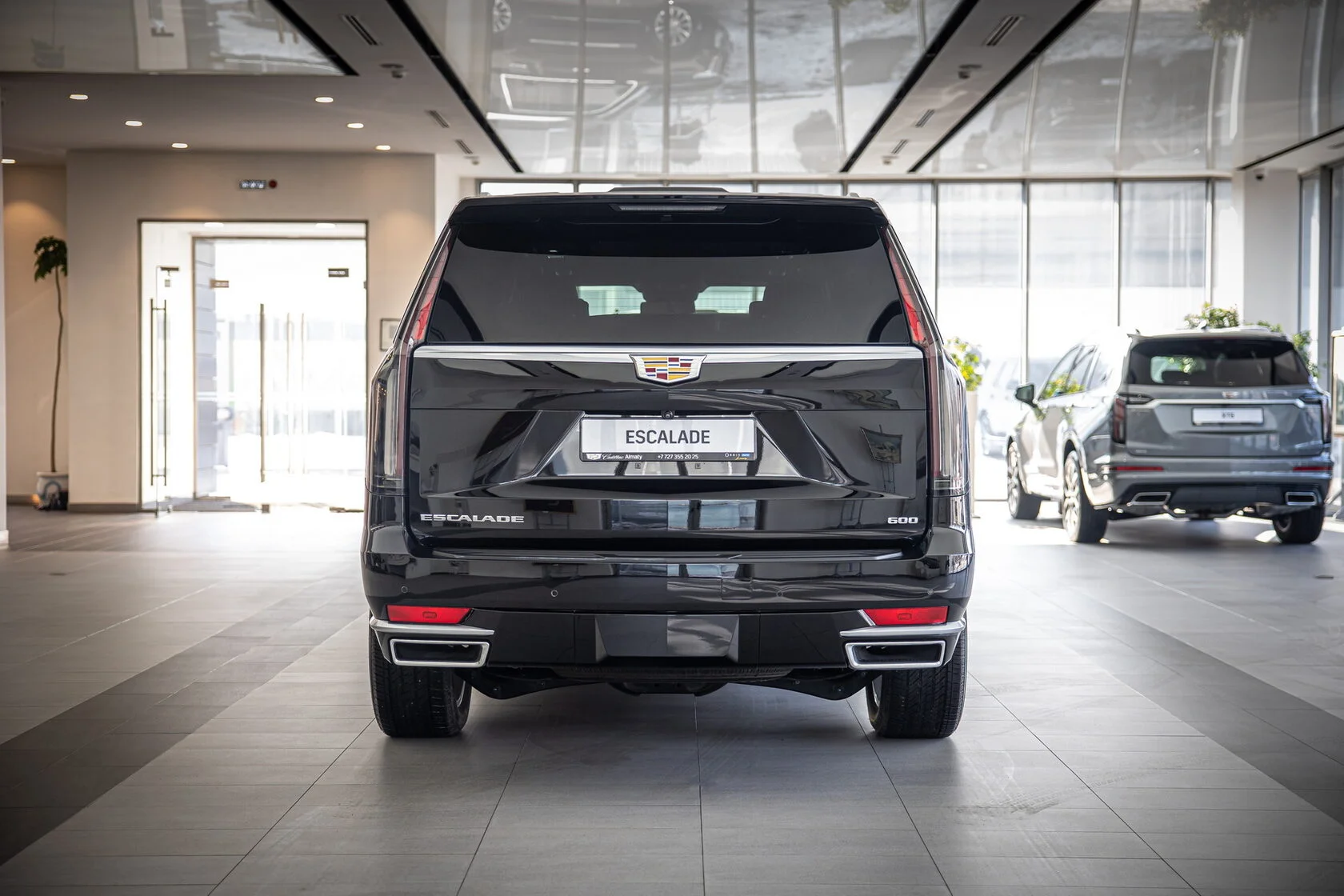 Новый автомобиль Cadillac Escalade 2023 года от 70 000 000 тенге из салона в Казахстане - фото 5