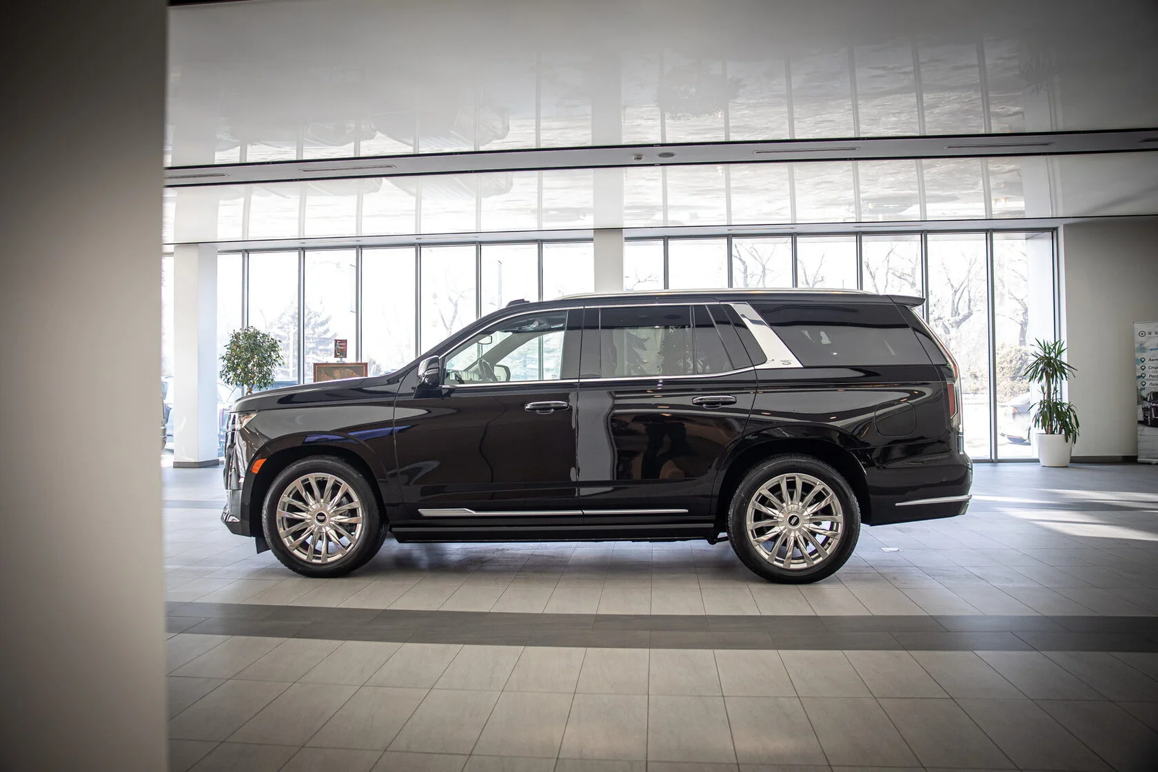 Новый автомобиль Cadillac Escalade 2023 года от 70 000 000 тенге из салона в Казахстане - фото 6