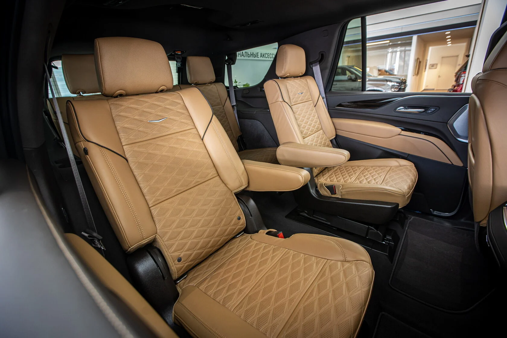 Новый автомобиль Cadillac Escalade 2023 года от 70 000 000 тенге из салона в Казахстане - фото 10