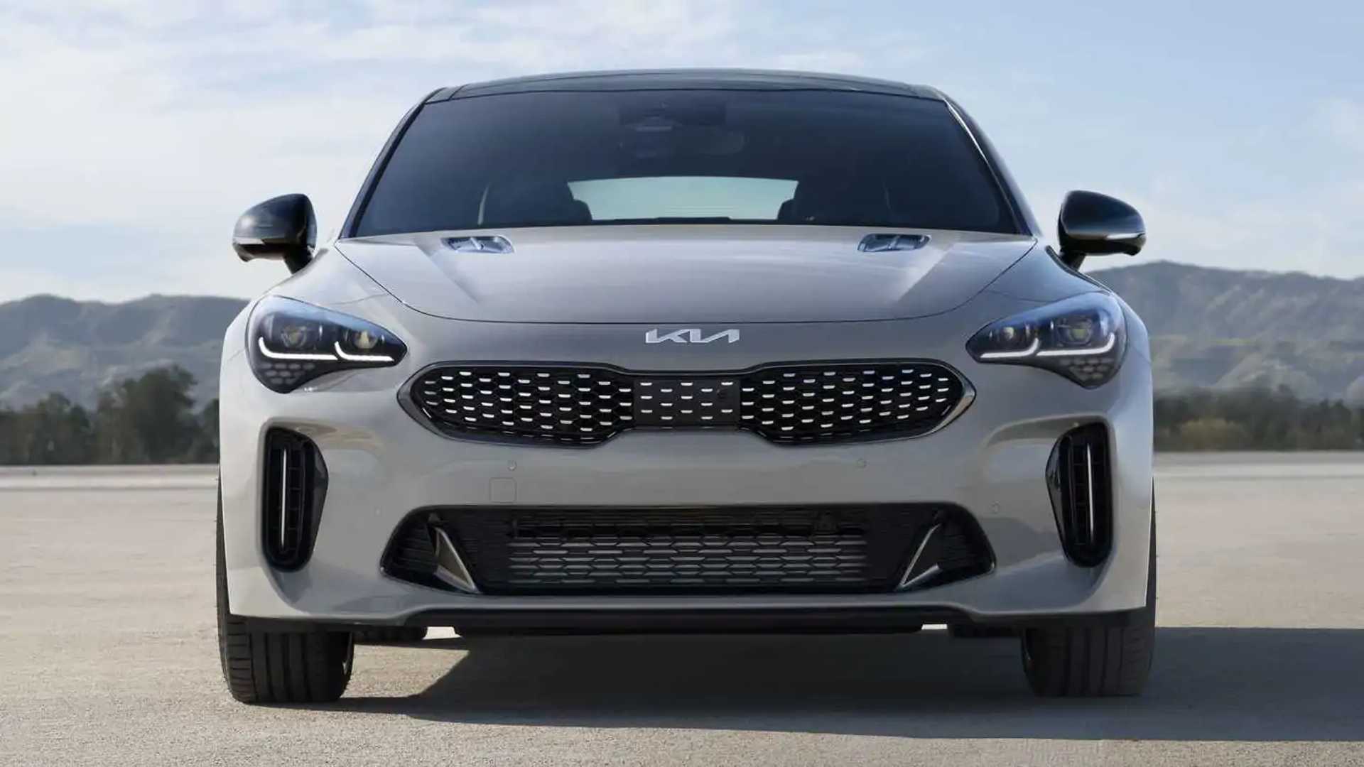 Новый автомобиль Kia Stinger от 19 290 000 тенге из салона в Казахстане - фото 1