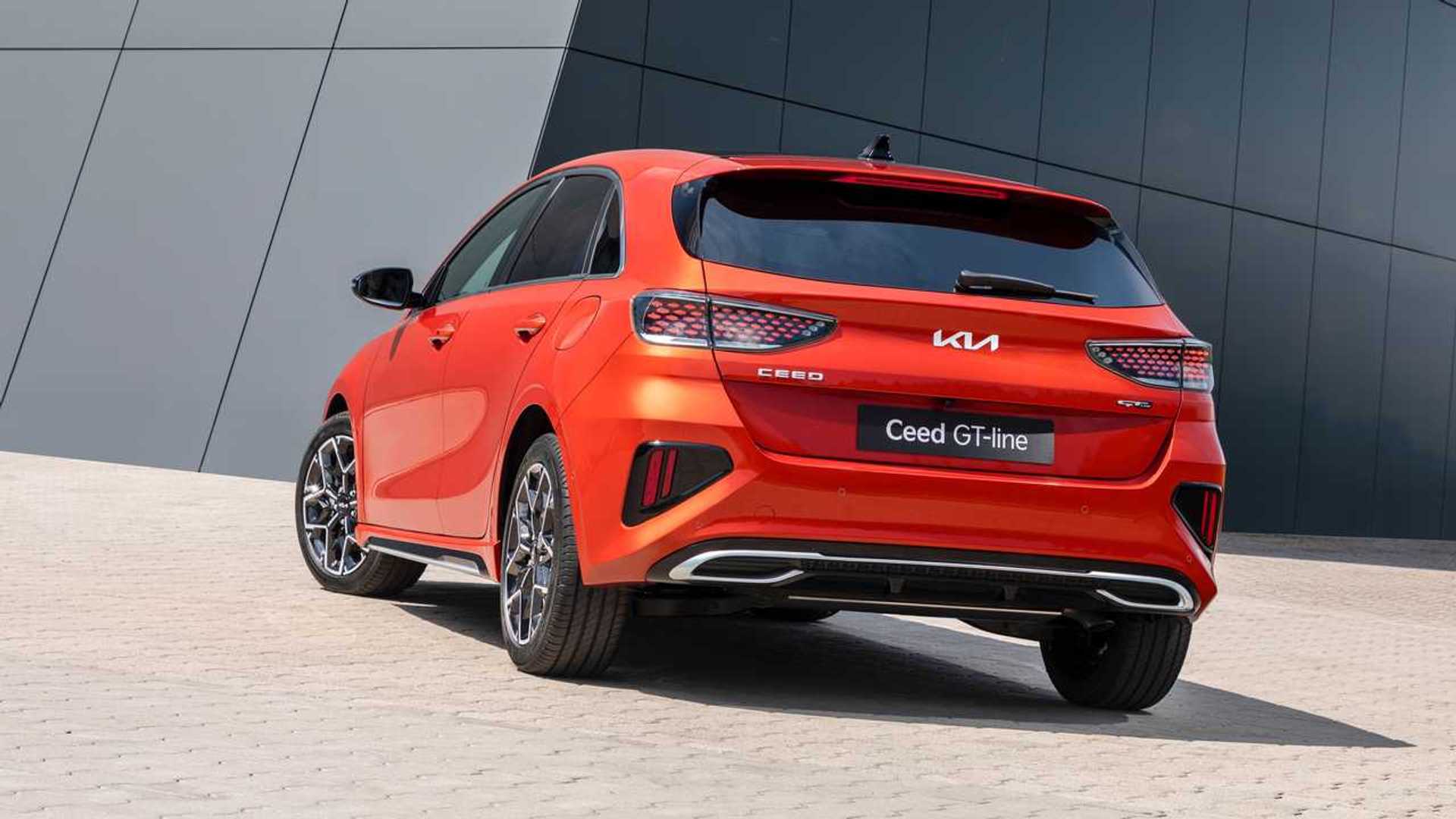 Новый автомобиль Kia Ceed 2024 года от 10 590 000 тенге из салона в Казахстане - фото 4