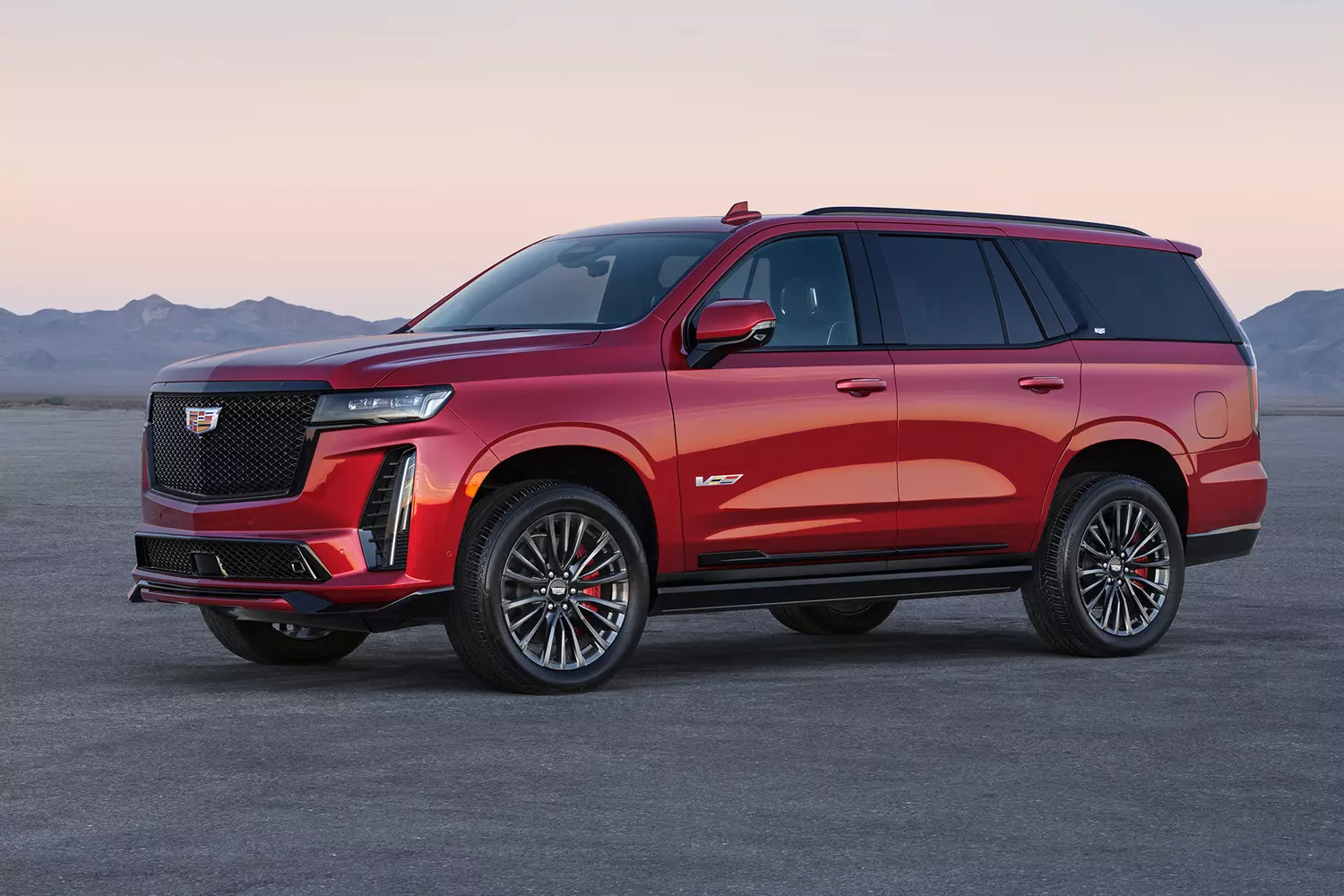 Новый автомобиль Cadillac Escalade 2023 года от 70 000 000 тенге из салона в Казахстане - фото 2