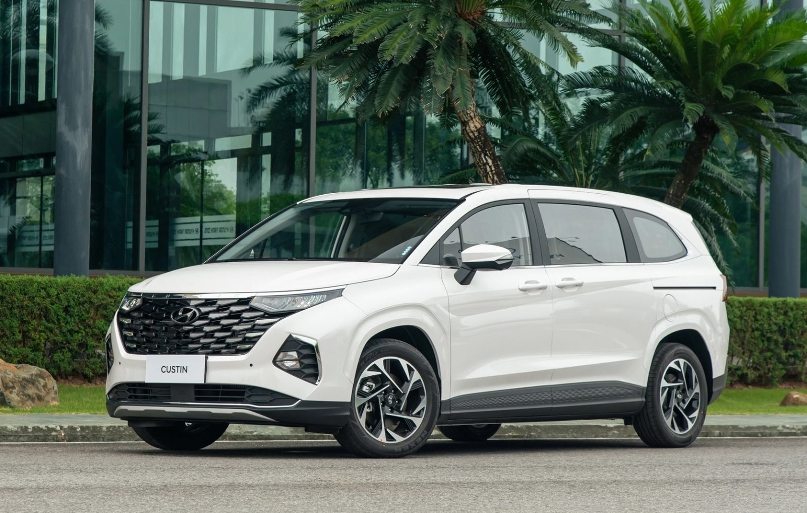 Новый автомобиль Hyundai Custin 2024 года от 15 490 000 тенге из салона в Казахстане - фото 7