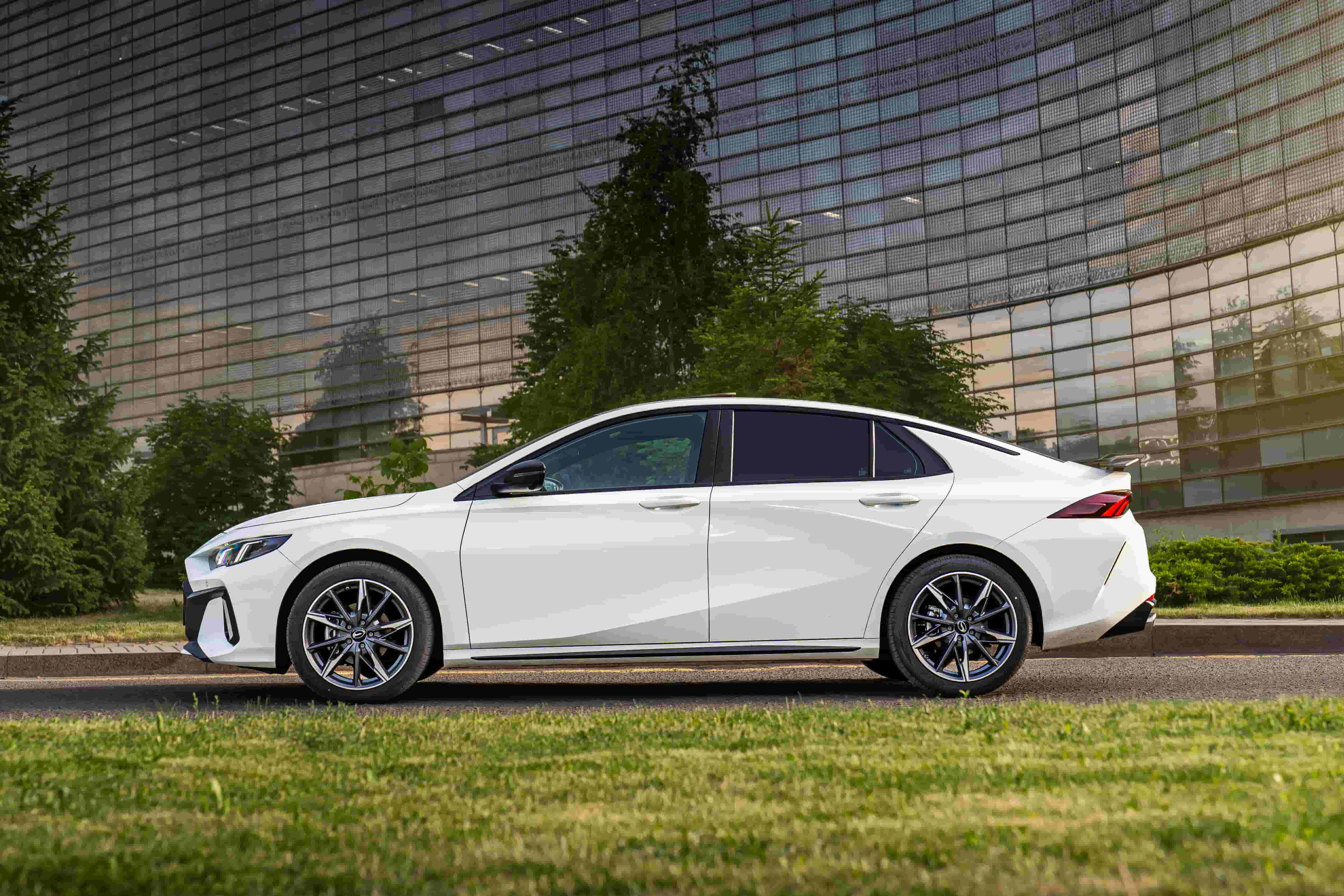 Новый автомобиль GAC Empow от 9 990 000 тенге из салона в Казахстане - фото 5