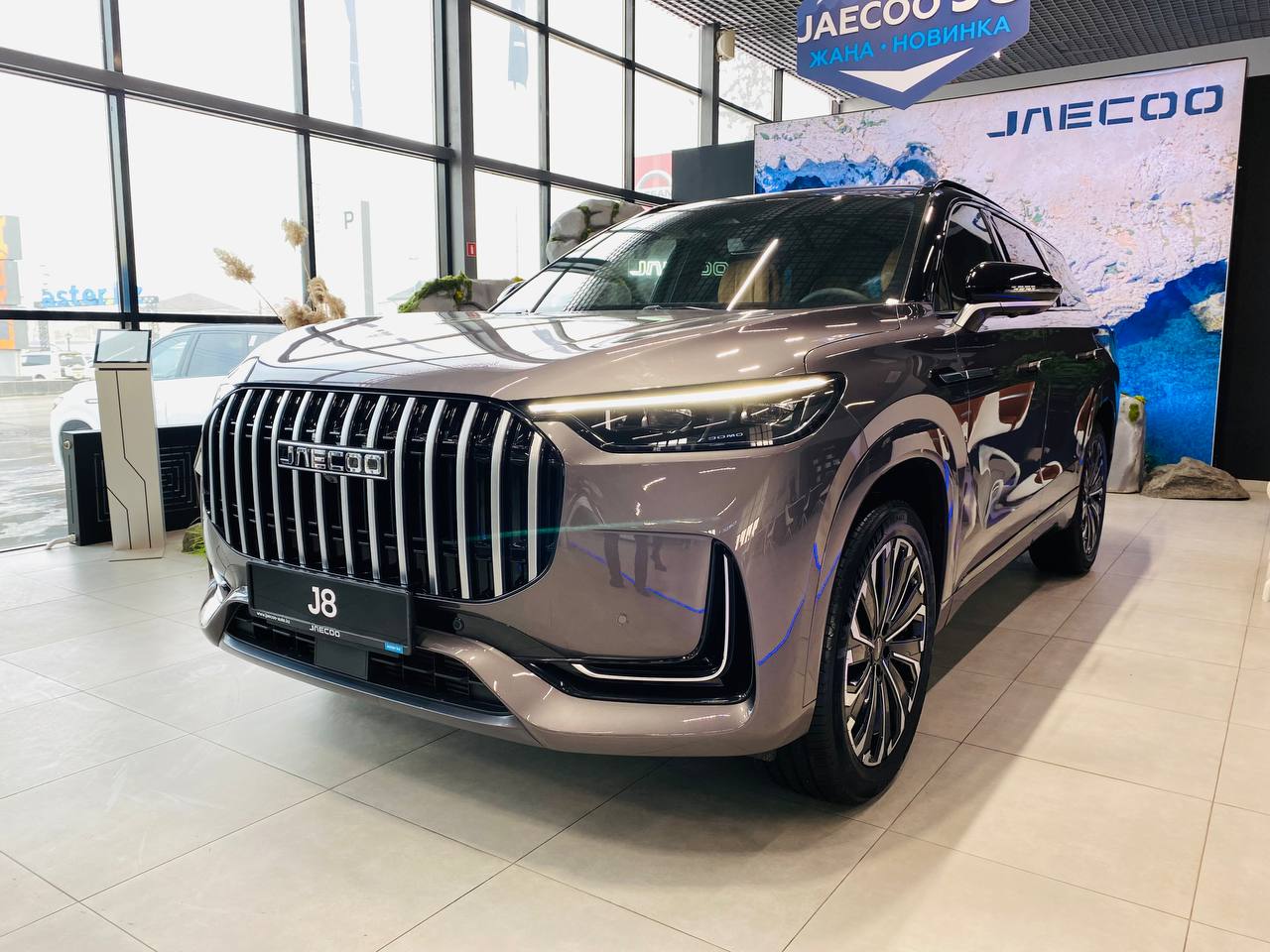 Новый автомобиль Jaecoo J8 от 14 990 000 тенге из салона в Казахстане - фото 1