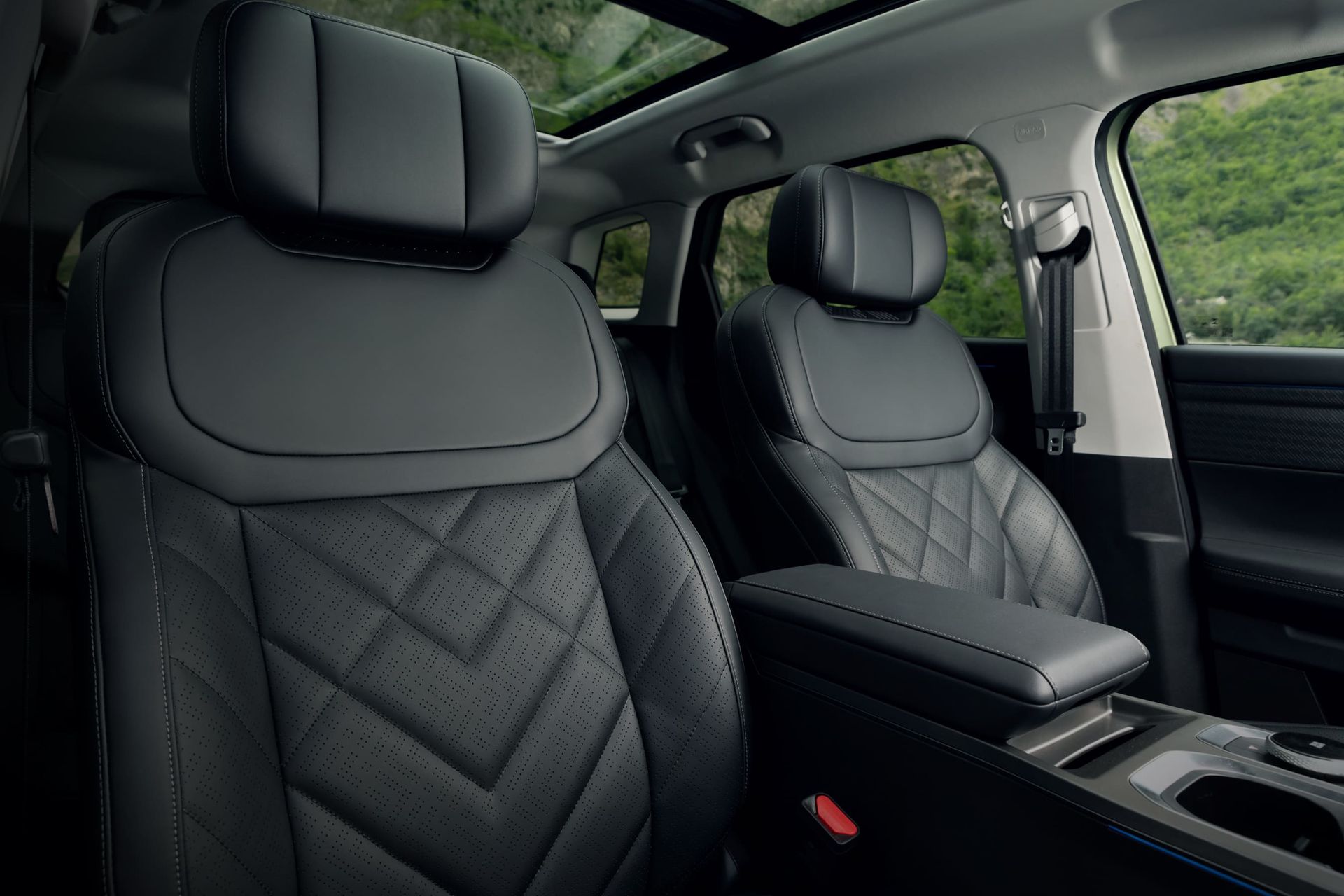 Новый автомобиль Jaecoo J7 2025 года от 11 490 000 тенге из салона в Казахстане - фото 8