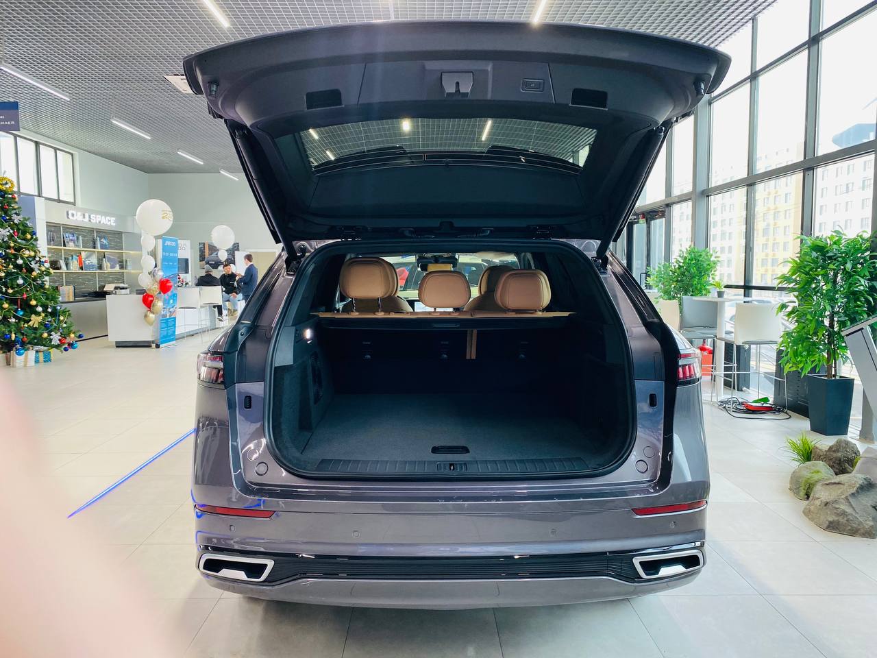 Новый автомобиль Jaecoo J8 2025 года от 16 990 000 тенге из салона в Алматы - фото 9