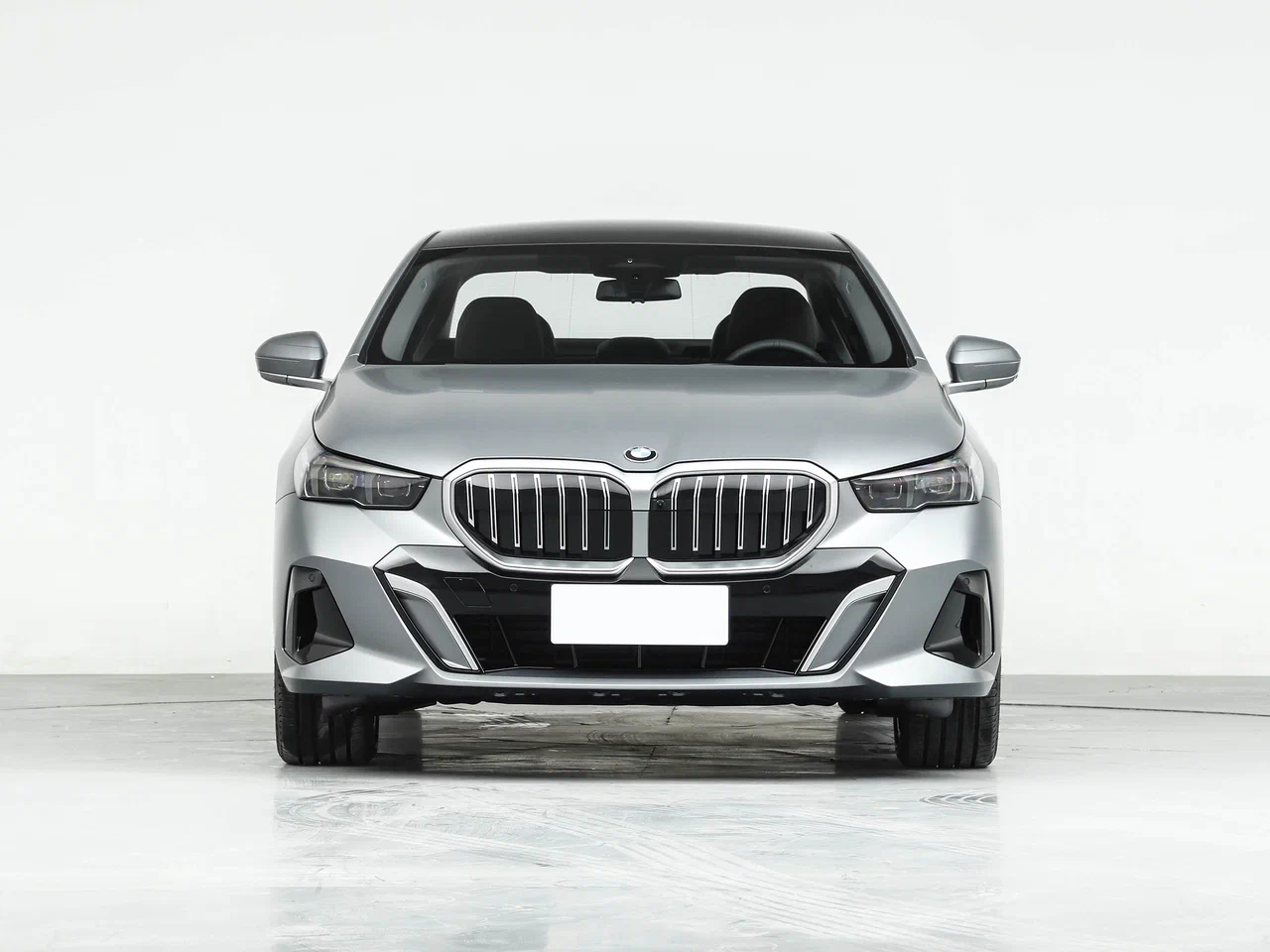 Новый автомобиль BMW 5 серии 2026 года от 40 480 633 тенге из салона в Алматы - фото 3