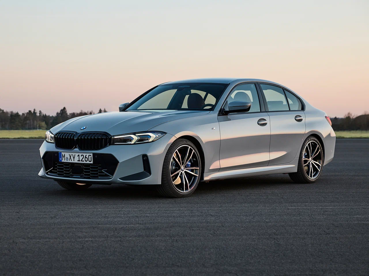Новый автомобиль BMW 3 серии от 38 409 613 тенге из салона в Казахстане - фото 1