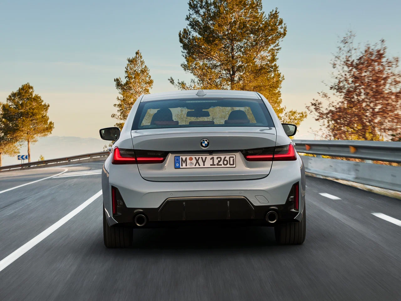 Новый автомобиль BMW 3 серии от 38 409 613 тенге из салона в Казахстане - фото 4