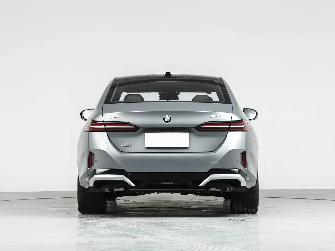 Новый автомобиль BMW 5 серии 2026 года от 40 480 633 тенге из салона в Алматы - фото 4