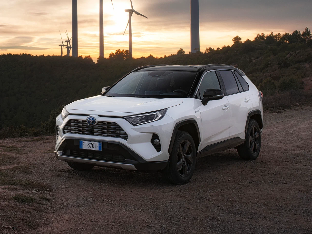 Новый автомобиль Toyota RAV4 от 21 390 000 тенге из салона в Казахстане - фото 1