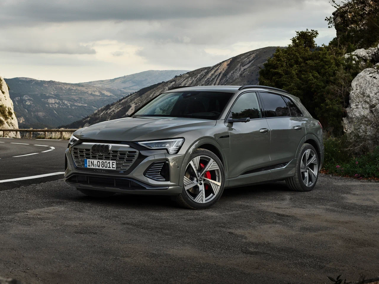 Новый автомобиль Audi Q8 e-tron 2026 года от 33 170 000 тенге из салона в Алматы - фото 1