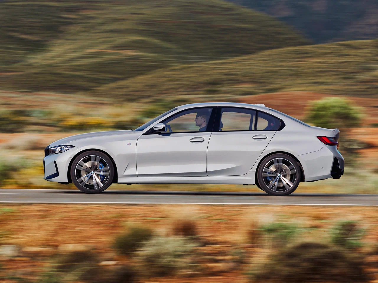 Новый автомобиль BMW 3 серии от 38 409 613 тенге из салона в Казахстане - фото 2