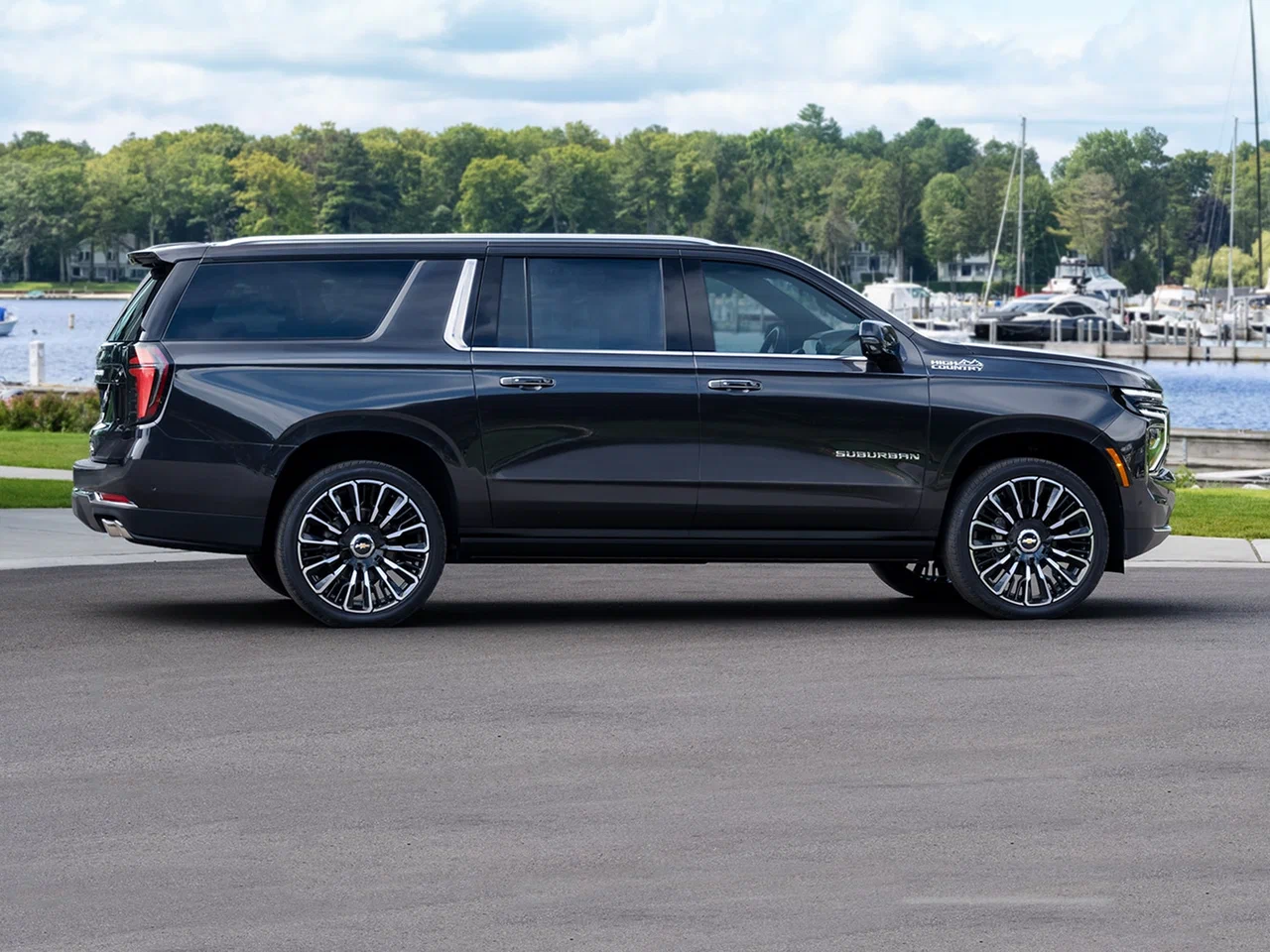 Новый автомобиль Chevrolet Suburban от 59 990 000 тенге из салона в Казахстане - фото 4