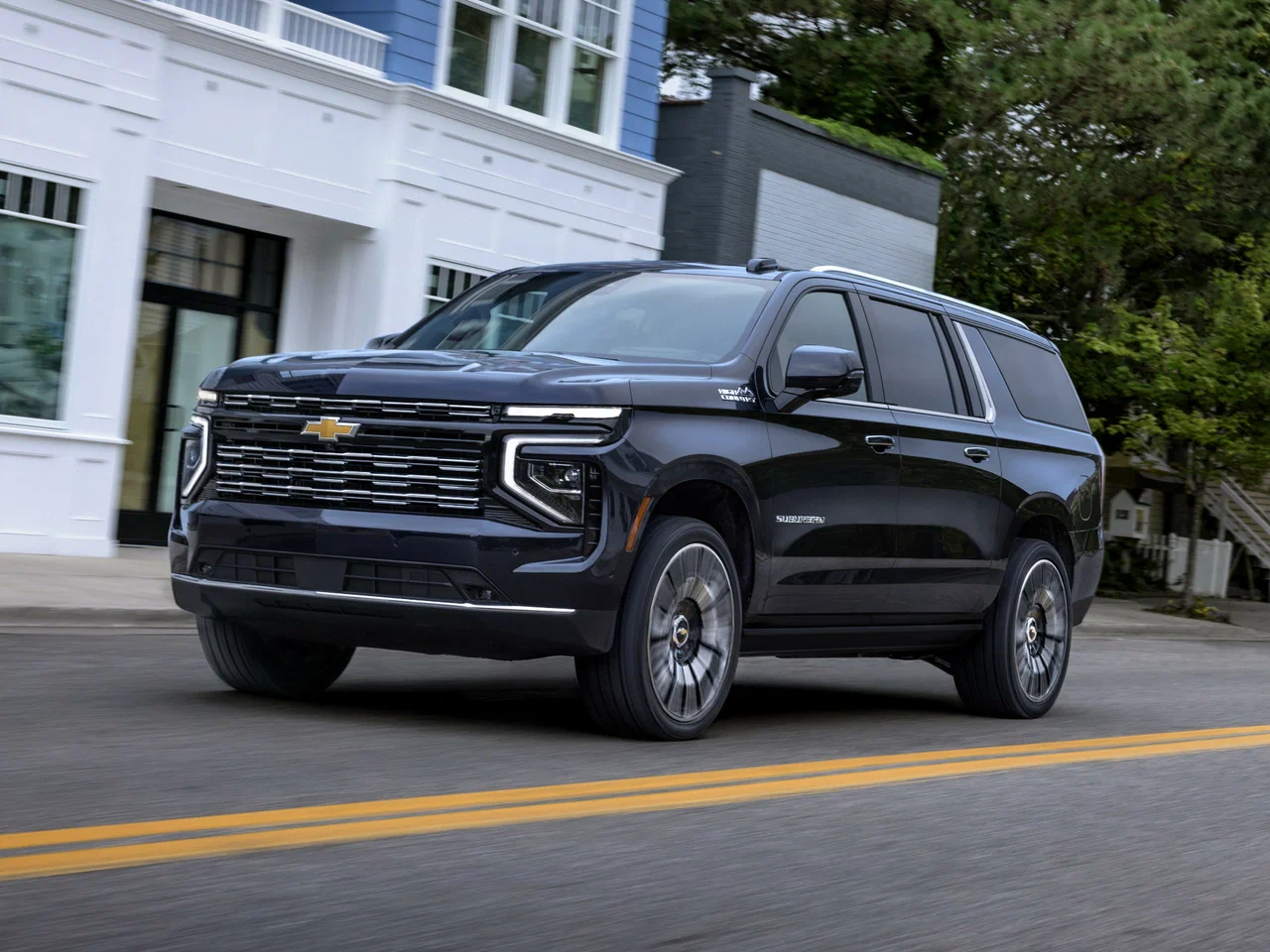 Новый автомобиль Chevrolet Suburban от 59 990 000 тенге из салона в Казахстане - фото 1