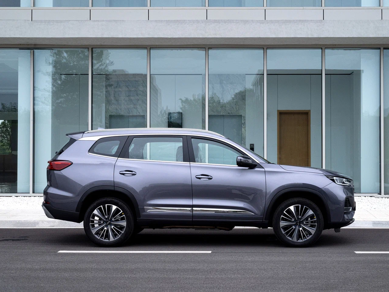 Новый автомобиль Chery Tiggo 8 Pro Plug-in Hybrid от 13 990 000 тенге из салона в Костанае - фото 5