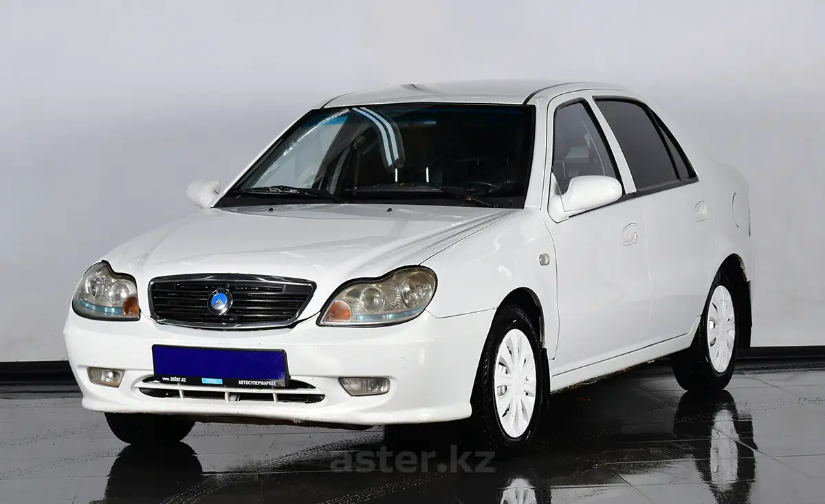 Geely CK белая.