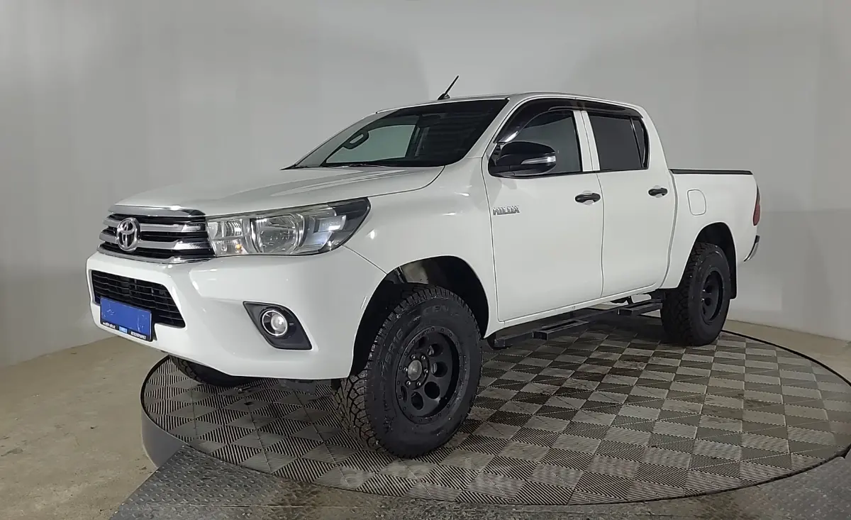 Тойота Хайлюкс белая. Тойота Хайлюкс 2015 характеристики. Hilux механика. Тойота Хайлюкс на механике.