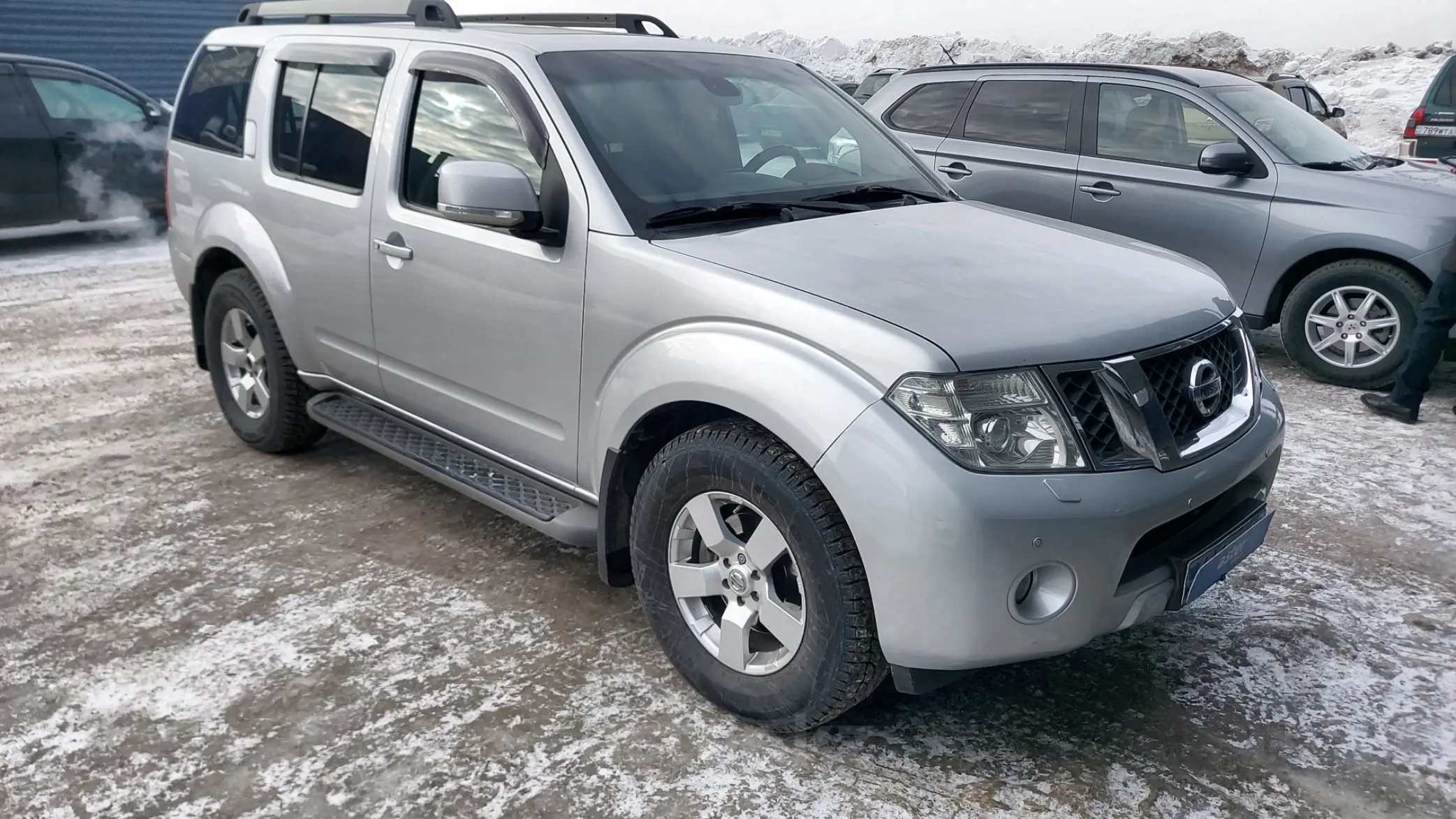 Nissan pathfinder 2010 года