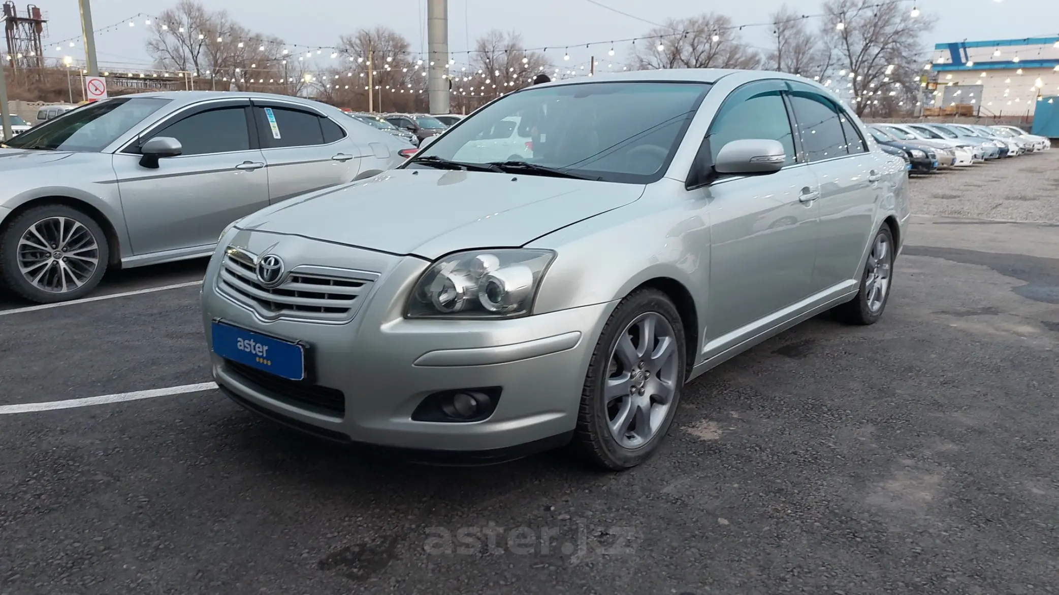 тойота авенсис бензин