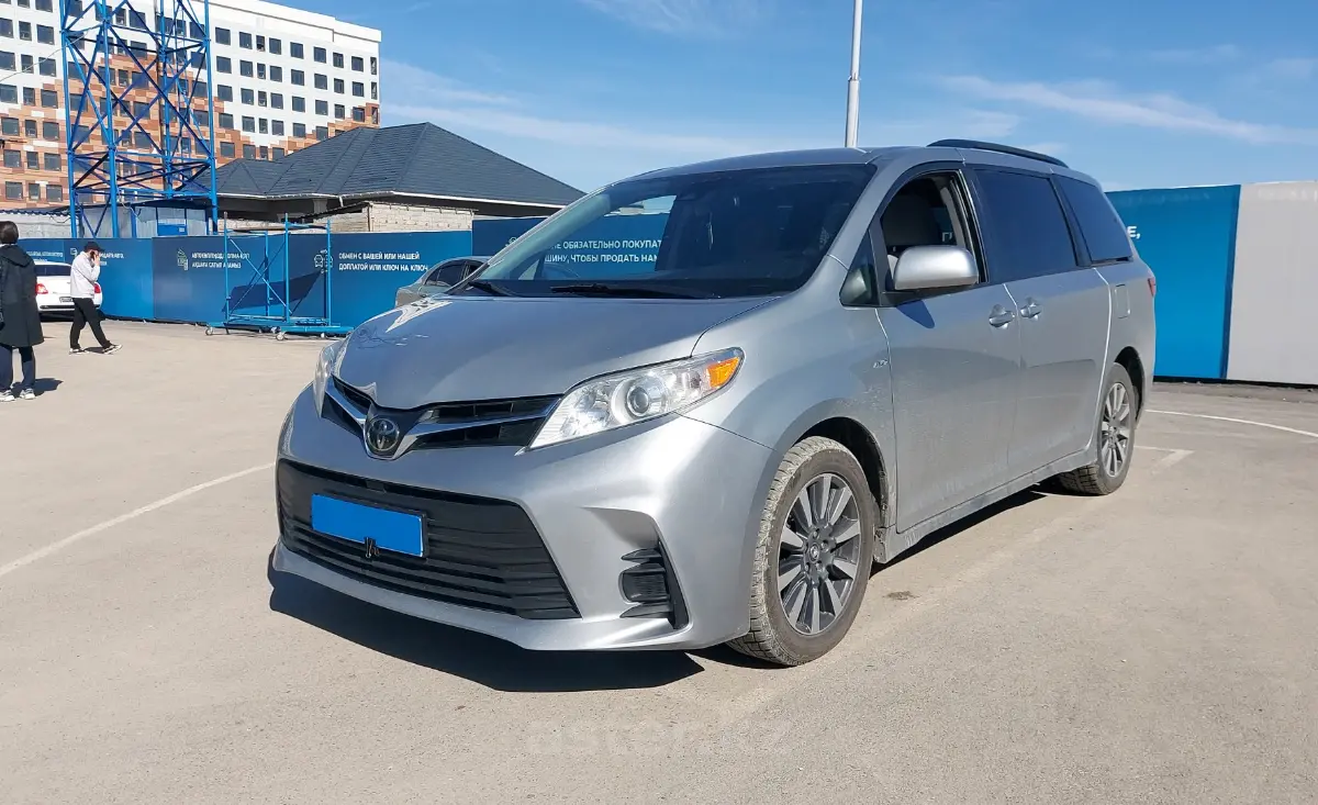 Toyota Sienna 2018 багажник