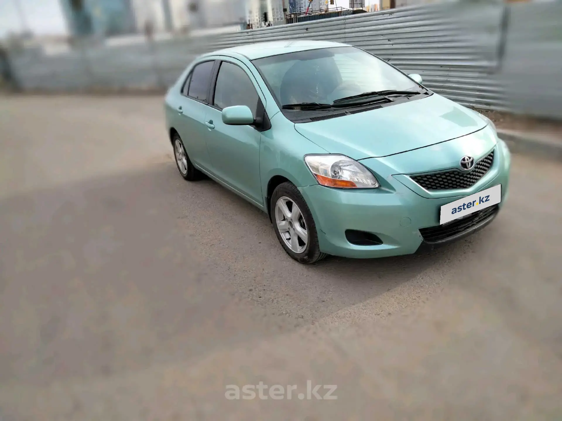 Toyota Yaris 2009 седан 1 3