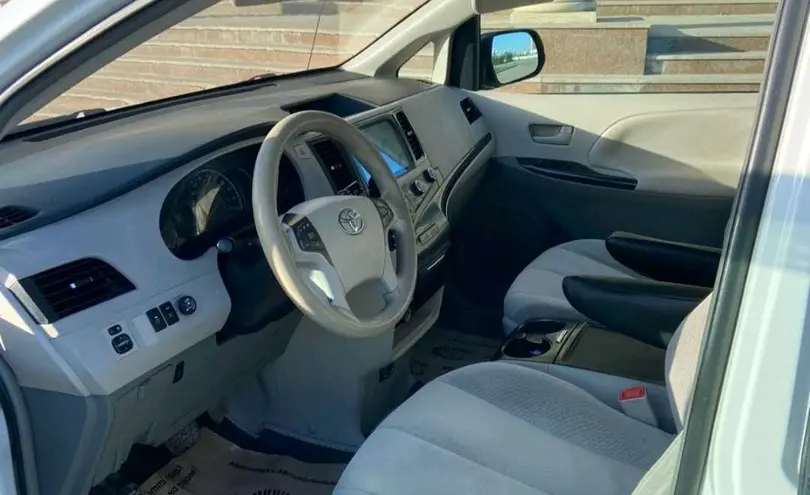 Toyota Sienna 2012 года за 11 800 000 тг. в Западно-Казахстанская область